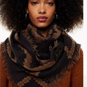 CLEAR OUT SALE - Wilfred Diamond Mosiaic Triangle Scarf
